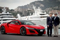 ホンダ NSX 新型、欧州第一号車を納車…初代 NSX 開発者に 画像
