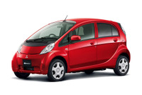 三菱 i-MiEV 一部改良…内装の質感を向上、パドル式回生レベルセレクターも採用 画像