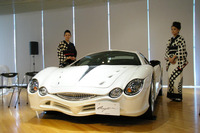 光岡 オロチ 生産車がオーナーに納車される 画像