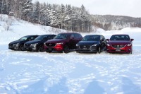 【新聞ウォッチ】雪道でも安心感を伝える新型「CX-5」マツダの北海道テストコースで体感 画像