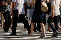 引きこもる20代、休日の外出回数が70代を下回る…国交省調べ 画像