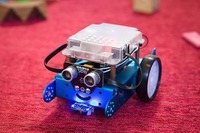 プログラミングを学べる車型ロボットキット「mBot」 画像