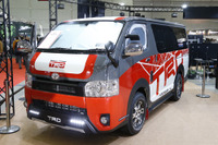 【東京オートサロン2017】TRDの「外遊びハイエース」…ノーマル車高のアウトドア仕様 画像
