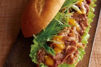 ドトールから「すき焼き風ミラノサンド」登場…九条ネギや卵黄ソース使用 画像