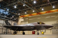 アメリカ海兵隊、岩国基地で F-35B の配備記念式典を実施 画像