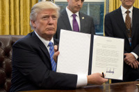 【新聞ウォッチ】ハチャメチャなトランプ大統領---日米の自動車貿易「不公平」と批判、TPP離脱にも署名 画像