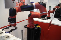 【ロボデックス2017】住友重機、米国製協働ロボットを披露…ティーチングが容易に可能 画像