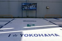 横浜DeNAベイスターズとのコラボデザインの駐車場、横浜にオープン 画像