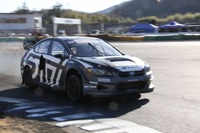 STIが2017年ラリークロス車両の制作を開始…新井選手がサーキットでアドバイス 画像