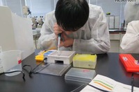 光る大腸菌?! 「遺伝子ラボ」で考える未来　3月 画像