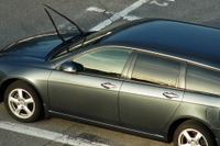 ナゼ!? ワイパーを立てて駐車する理由 画像