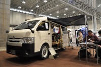 【キャンピングカーショー2017】車中泊やレジャーに使える車いす移動車…アクティブマイキャビン 画像