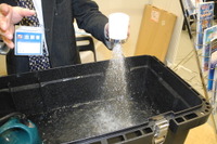 【町工場見本市2017】シャワーにつけるとお湯がミクロの泡状に…マイクロバブ 画像