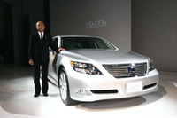 【新聞ウォッチ】レクサス LS600h、3年後の下取りは900万円 画像