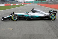 【F1】メルセデスが「F1 W08」を発表、初走行も披露 画像