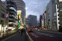 バスタ新宿周辺渋滞の速効対策「既存の構造物に干渉しない方法で」 画像