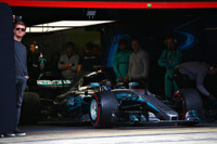 【F1】2016年王者のニコ・ロズベルグがメルセデスピットを訪問 画像