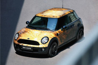 写真家テスティーノがデザインした MINI 画像