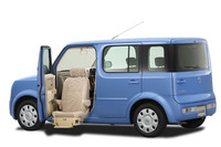 日産 キューブ の福祉車両に新開発スライドアップシートを搭載 画像