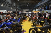 【大阪モーターサイクルショー2017】「行くと得する!」ごちゃごちゃ感と熱気 今日から 画像