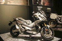 【大阪モーターサイクルショー2017】アドベンチャースピリットあふれるホンダ X-ADV 画像