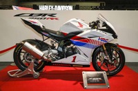【大阪モーターサイクルショー2017】早くも披露! ホンダ CBR250RRレースベース車 画像