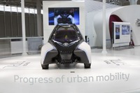 小型EVコンセプト トヨタ i-TRIL を展示中、国内初 7月中旬まで 画像