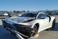 ホンダ NSX 新型、事故車がオークションに出品中…米国 画像