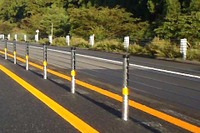 車線区分柵の技術開発を公募、長大橋とトンネル…NEXCO 3社が正面衝突事故に対策 画像