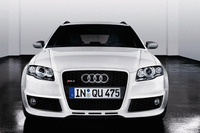 アウディ RS4 に白と黒の特別限定車 画像