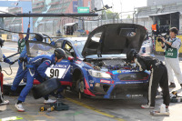 【ニュル24時間】レース中にも進化見せた! スバル ディーラーメカニックの活躍 画像