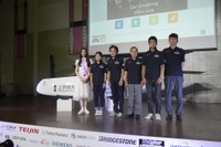 【新聞ウォッチ】豪ソーラーレースに参戦する工学院大の新車両を公開、「応援大使」に足立梨花さん起用 画像