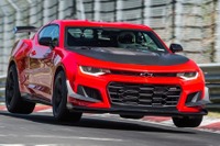 650馬力のシボレー カマロ、渾身のニュルアタック…レクサス LFA に肉薄 画像