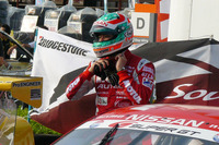 NISMOフェア…お父さん、タイヤ交換で頑張る 画像