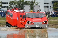 日本唯一の全地形対応車「レッドサラマンダー」、九州豪雨で初の救助活動 画像