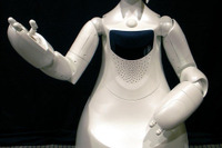 トヨタ会館に、施設案内ロボットを導入 画像