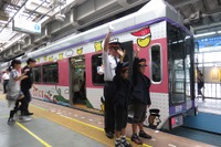 湘南モノレール初のラッピング列車デビュー…大船駅で出発式 画像