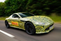 ボンドカーそのまま市販化!? アストンマーティン ヴァンテージ 新型、スクープ写真を入手 画像