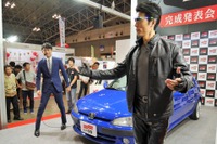 【DIYショー2017】最先端ヒューマノイドがレトロカー補修を披露!?…ソフト99 画像
