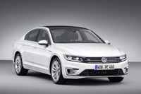 VW パサートGTE、ジェスチャーコントロール機能付純正インフォテイメントシステム採用 画像