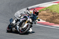 【BMW S1000R 試乗】電子制御のおかげでアクセルをグイグイ開けていける…青木タカオ 画像