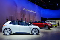 【フランクフルトモーターショー2017】VWの新世代電動車 I.D.、2020年から3車種発売へ 画像