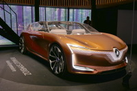 【フランクフルトモーターショー2017】ルノーが自動運転EVの シンビオズ を発表…車と住宅を統合 画像