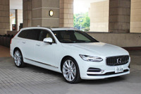 【ボルボ V90 T8ツインエンジン 試乗】XC90 よりも迫力のある加速感を味わえる…丸山誠 画像
