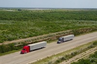 ダイムラー、米公道でトラック隊列走行試験…自動運転とコネクト技術導入 画像
