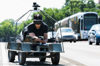人間が自動運転車の頭脳に…ダイムラーの実験車、自動運転をVR体験 画像
