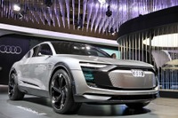 【東京モーターショー2017】まもなく導入の A8 と2019年発表予定の エレーヌ…アウディ 画像
