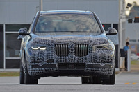 BMW X5 次期型をとらえた決定的瞬間!巨大キドニーグリルが見えた 画像