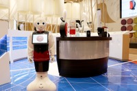 産業ロボット、脱工場でカフェへ…川崎重工・ネスレ・ソフトバンクロボティクス「無人カフェ」オープン 画像
