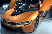 BMW i8ロードスター、最新コネクト搭載【ロサンゼルスモーターショー2017】 画像